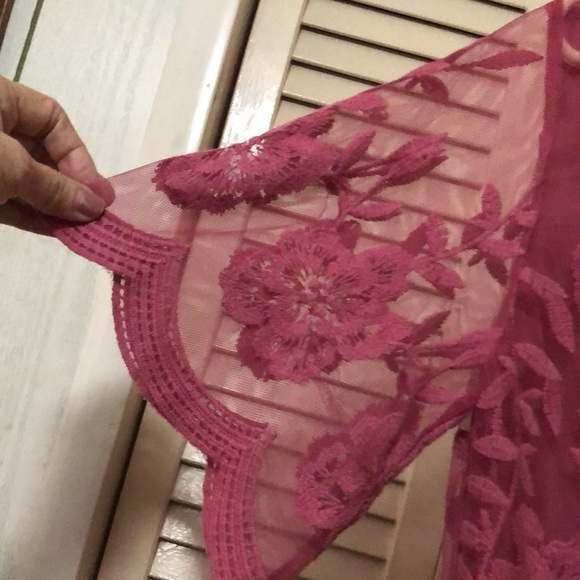 Mauve elegant lace Romper brand Honey Punch - Picture 3 of 4